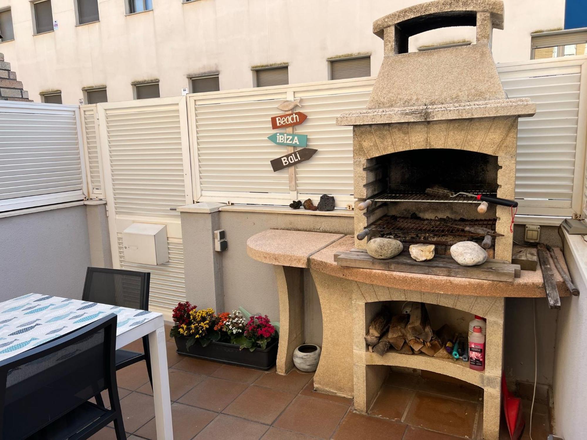 Cozy Beach House With Pool & Bbq Cubelles Esterno foto